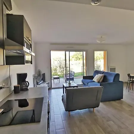 Avec Jardin, Piscine Et Parking